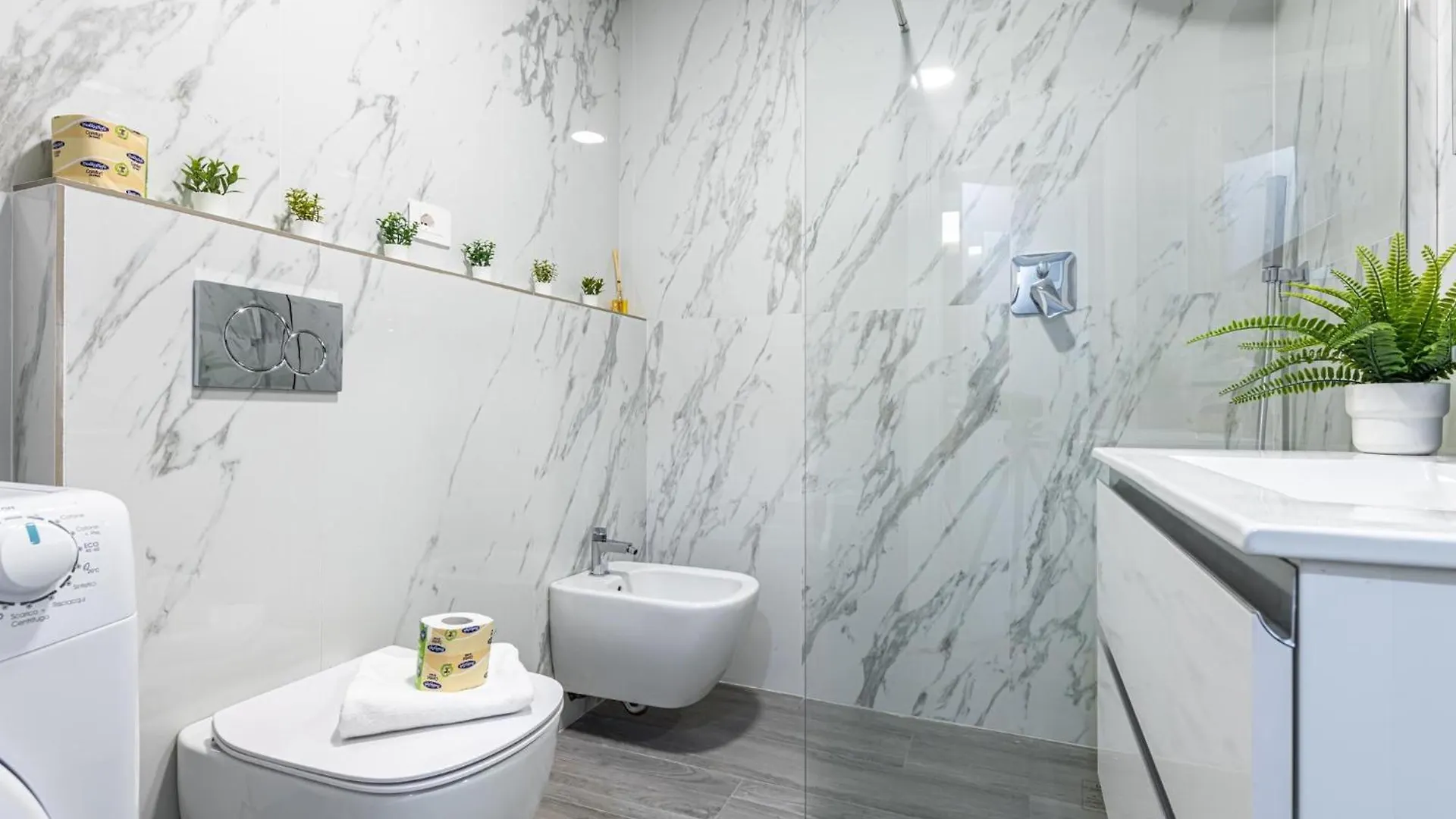 Lovely Apartment - 15Min Duomo, Milano 0*, Milan Italy