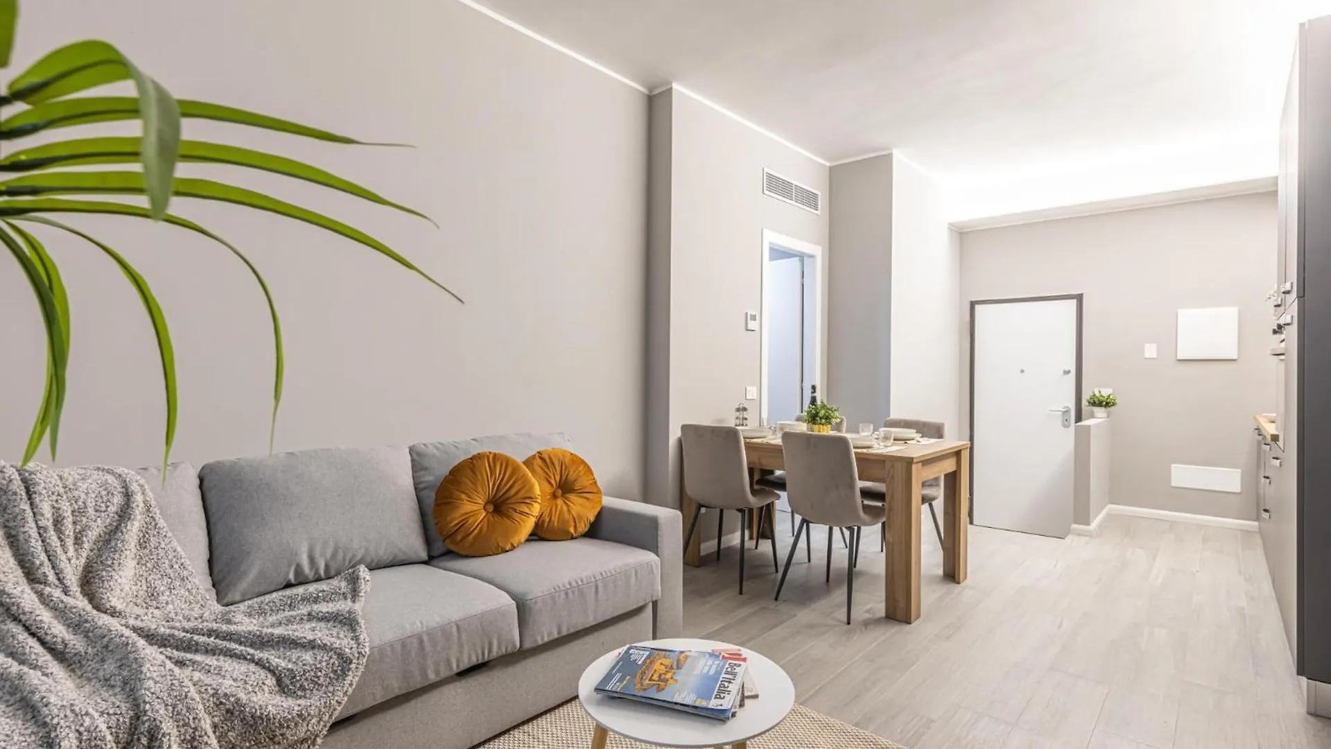 Lovely Apartment - 15Min Duomo, Milano 0*, Milan Italy
