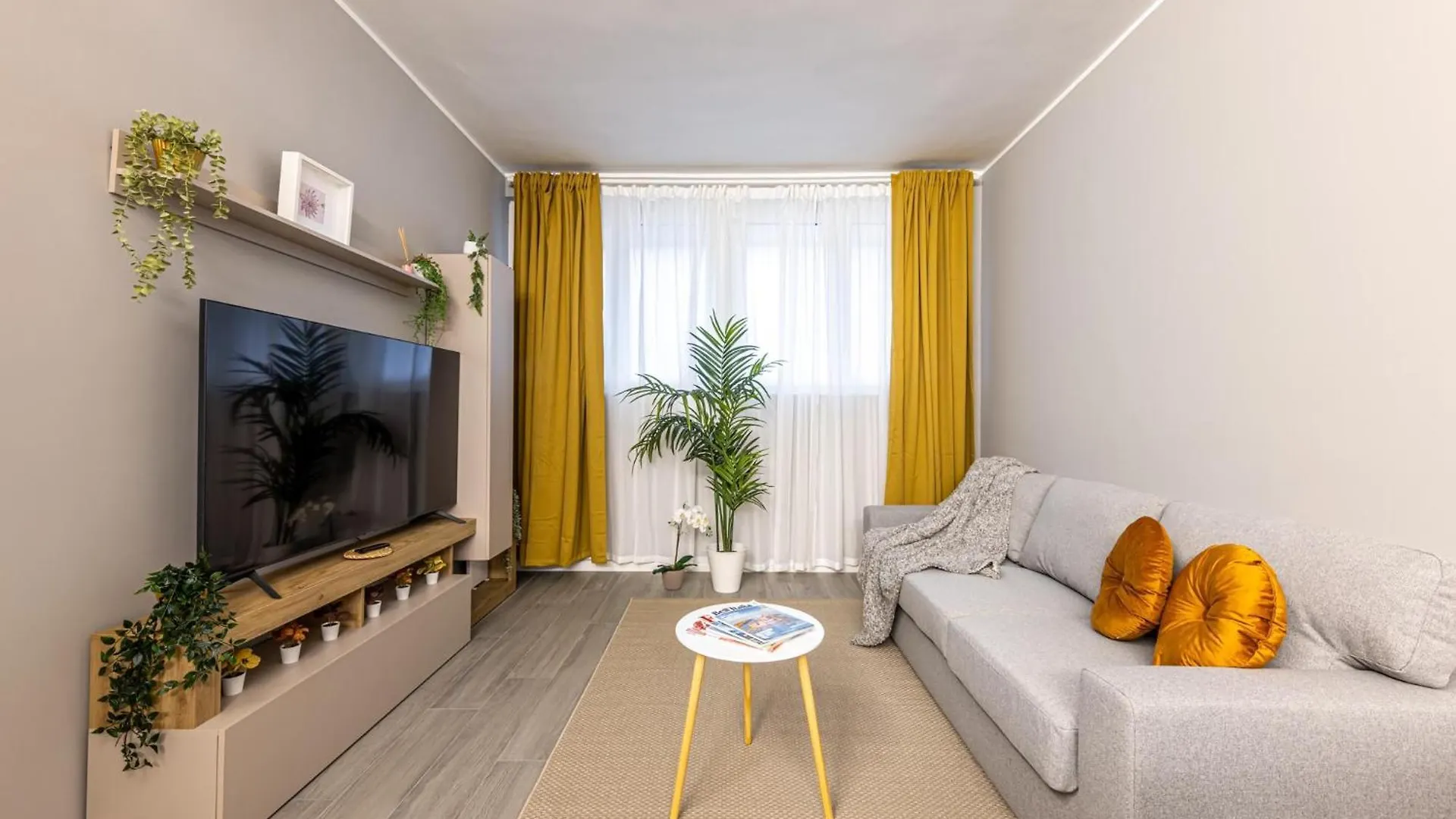 Lovely Apartment - 15Min Duomo, Milano 0*, Milan