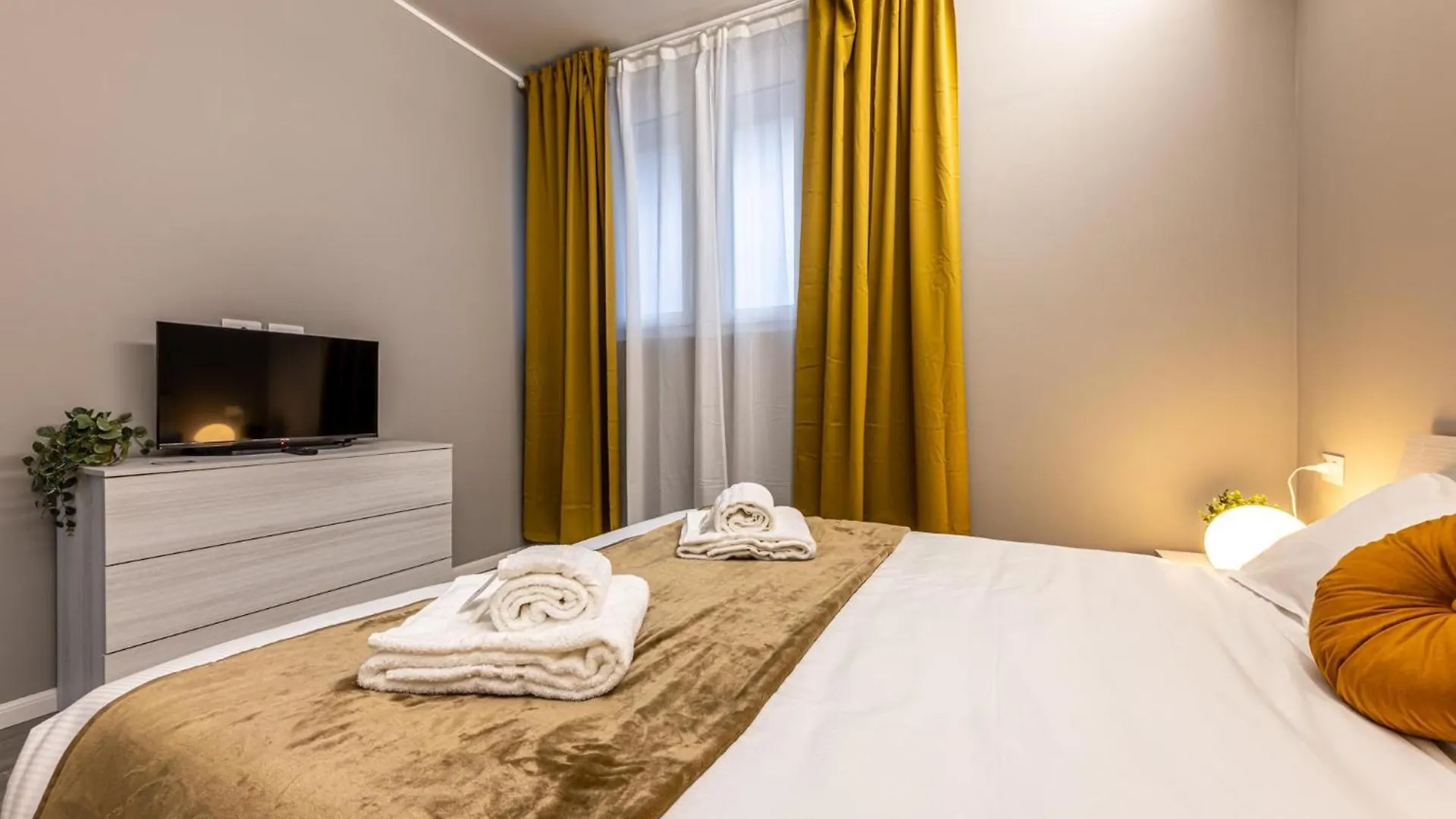 Lovely Apartment - 15Min Duomo, Milano  Milan