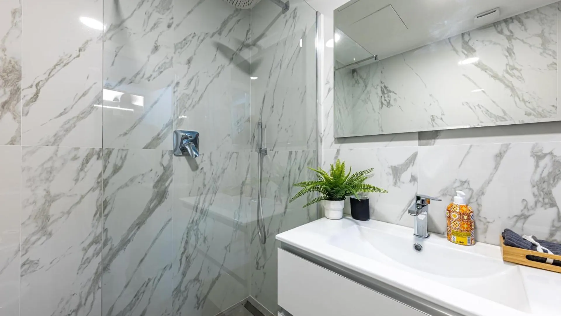 Lovely Apartment - 15Min Duomo, Milano Italy