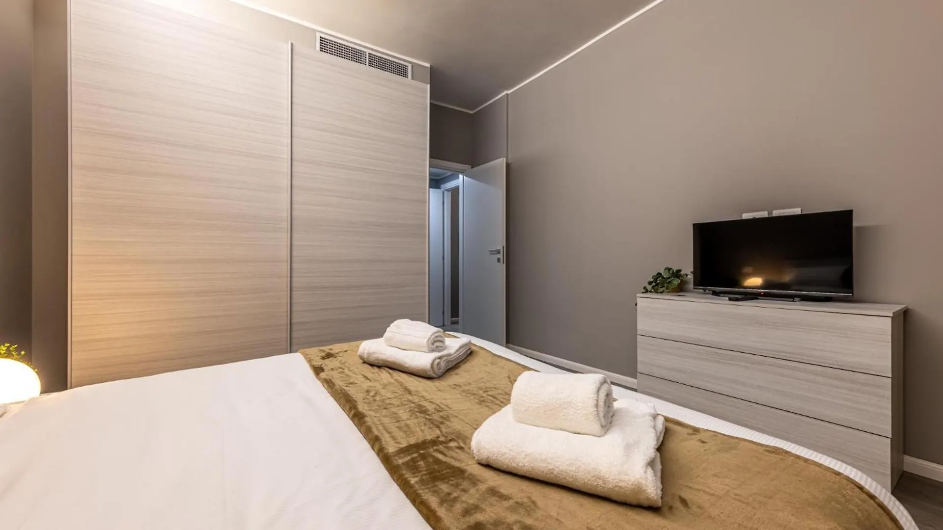 Lovely Apartment - 15Min Duomo, Milano